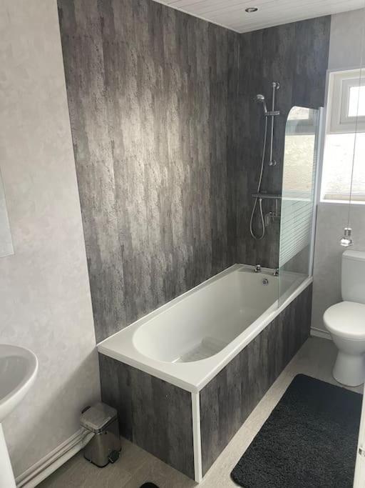 Fantastic Full 3 Bedroom Modern Apartment Belfast Luaran gambar